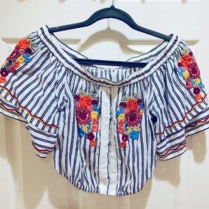 Very cute crop top!! Great with jeans or skirt!